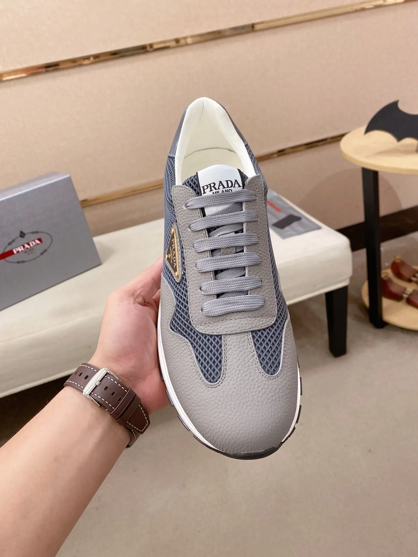 Men's shoes 💰 580💰 ✔️✔️✔️High version High-quality new PRADA (Prada) counters are launched simultaneously, new men's shoes, 😘fabrics are selected from first-layer cowhide fabrics. Lining: Imported cowhide leather lining. 👍🏿High-end☄️Open-molded non-slip rubber outsole, exquisite lines, simple and elegant, comfortable and high-end for leisure travel. Code number: 38 to 45
